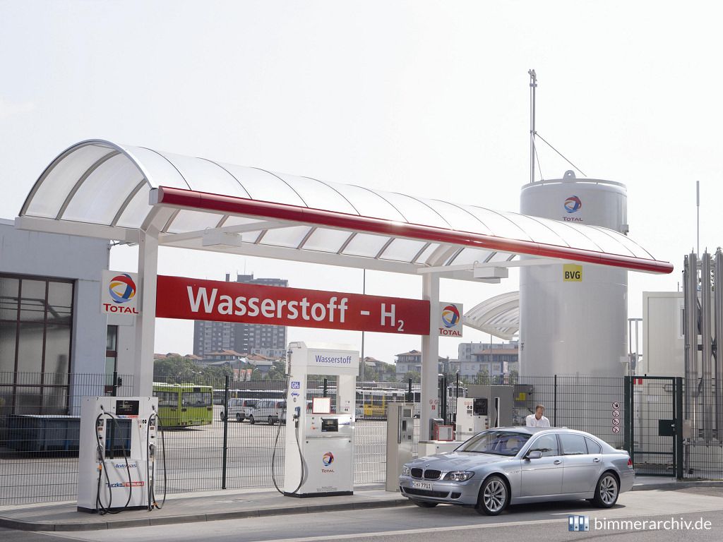 BMW Hydrogen 7 - Wasserstoff-Tankstelle der CEP in Berlin