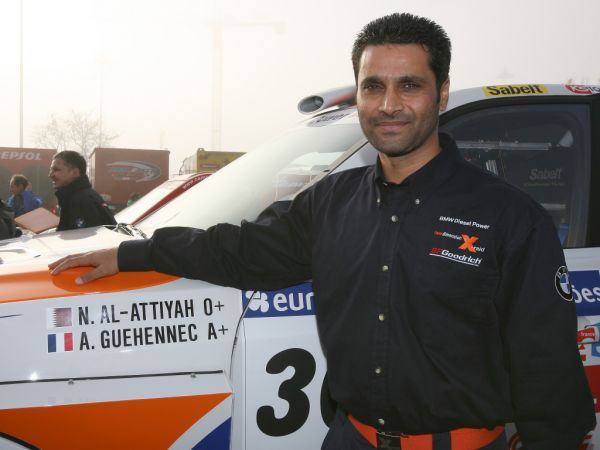 Nasser Saleh Al-Attiyah vor seinem BMW X3 CC