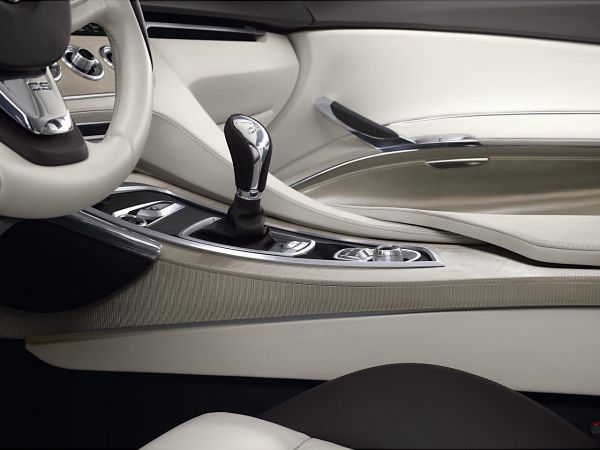 BMW Concept CS - Fahrerorientiertes Cockpit